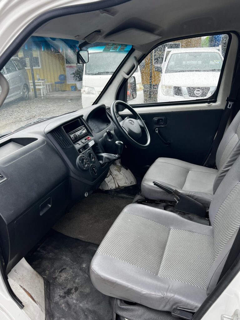 DAIHATSU GRAN MAX 1.5 MANUAL 2013