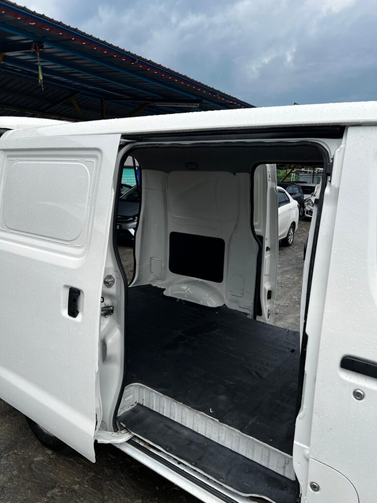 DAIHATSU GRAN MAX 1.5 MANUAL 2013